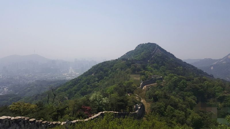 Seoul Private Tour - Citywall running to the Baekaksan peak by Hans