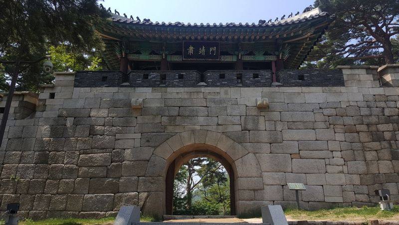 Seoul Private Tour - Changuimun gate by Hans