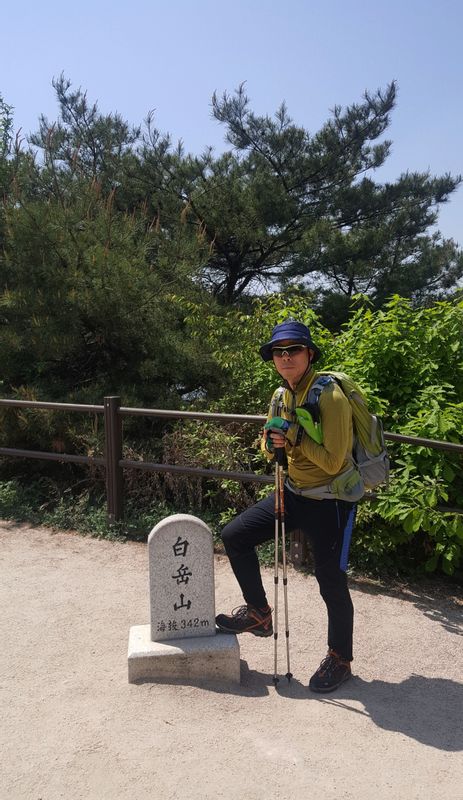 Seoul Private Tour - Peak of the Baekaksan,  highest point of the Citywall.  Photo by Hans.