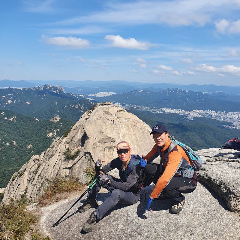 Seoul Private Tour - dat the peak with son by Hans