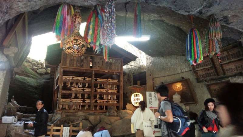 Tokyo Private Tour - Zeniarai Benzaiten Shrine, very popular shrine where you can make a big wish to be richer by washing your money with water in the basket.   Great fun indeed!