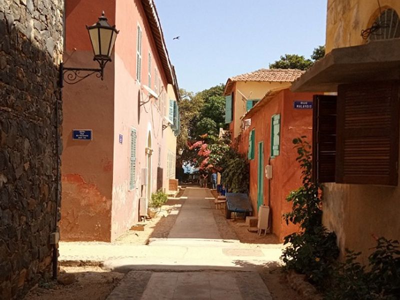 Dakar Private Tour - Gorée Island streets 
