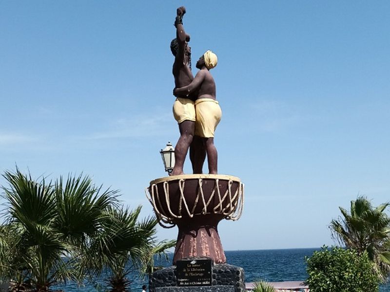 Dakar Private Tour - Gorée Island : the Statue of the liberation of slavery