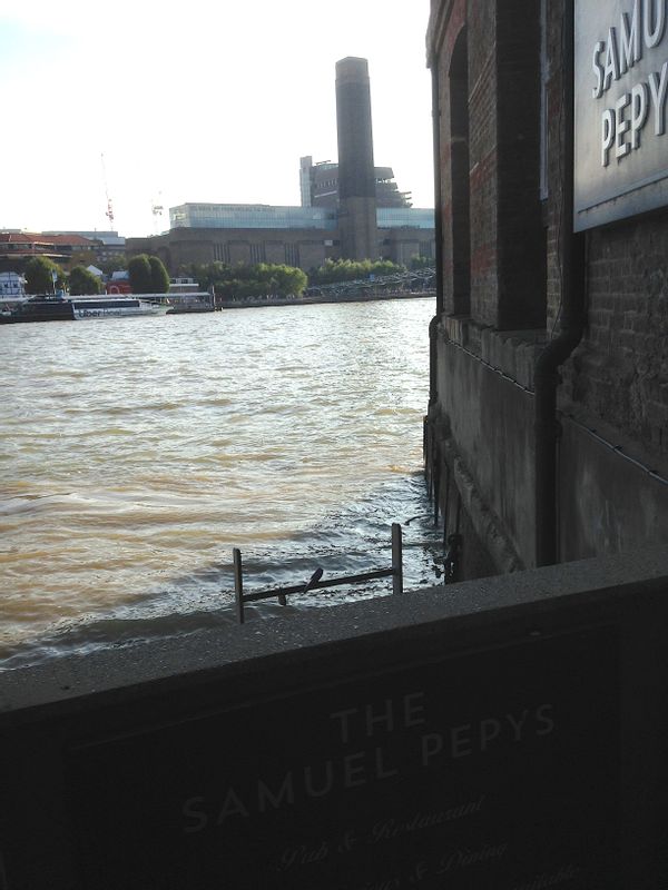 London Private Tour - View to Bankside from the north