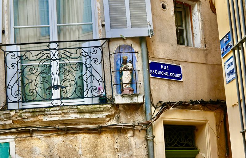 Aix en Provence Private Tour - Rue Escucho Coude Aix en Provence Tour