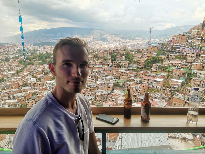 Medellin Private Tour - having a beer in Comuna 13