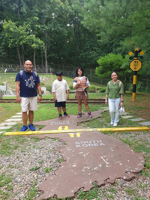 Seoul Private Tour - DMZ 3rd tunnel, Rapada family from US, photo by Hans