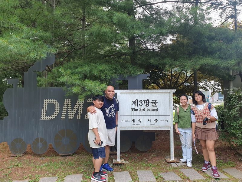 Seoul Private Tour - DMZ 3rd tunnel, Rapada family from US, photo by Hans