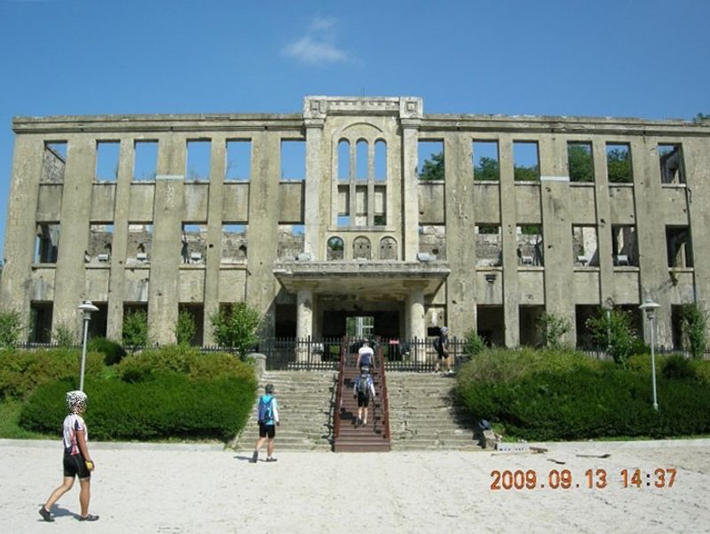 Seoul Private Tour - N. Korea Labor Party's office building by Hans