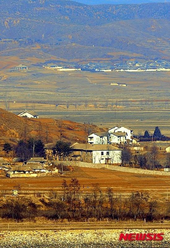 Seoul Private Tour - N.Korea territory from the Observatory, photo by Newsis.