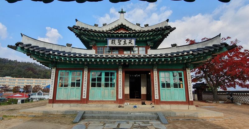 Seoul Private Tour - Main hall of Hanok Anglican Church, photo by Hans