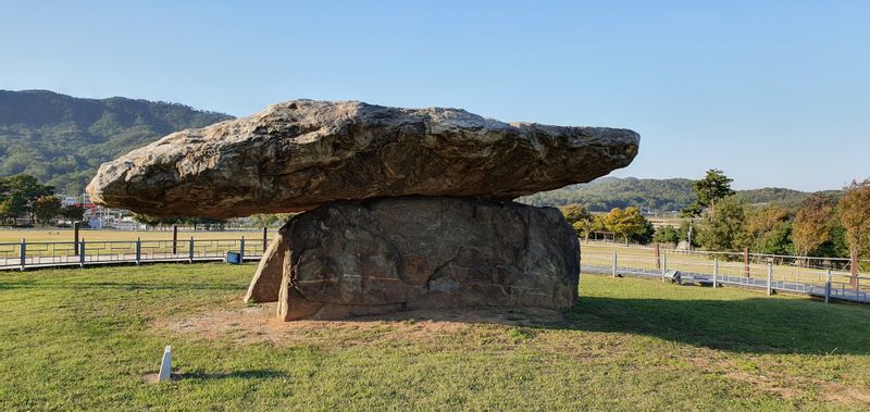 Seoul Private Tour - Dolmen, photo by Hans