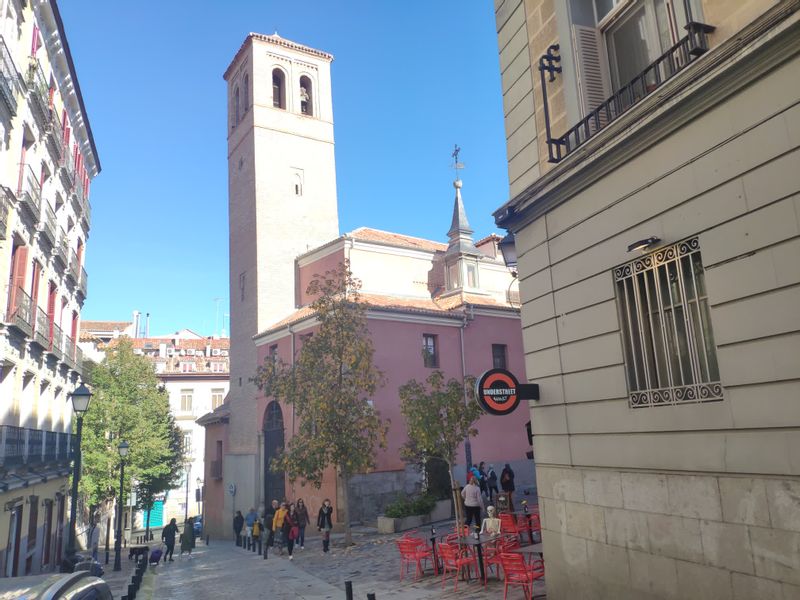 Madrid Private Tour - This tower was related to bad weather, but in a positive or a negative way?