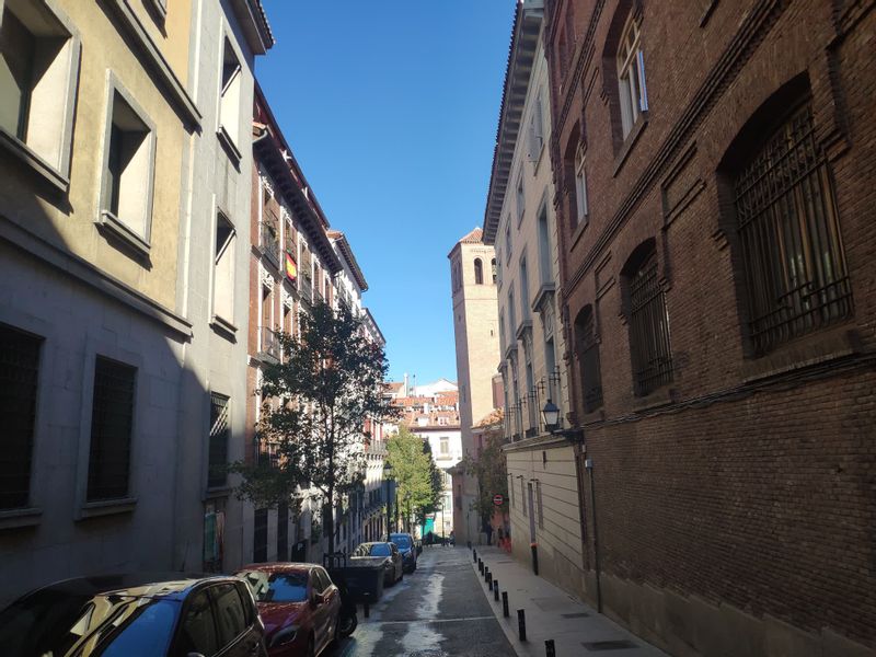 Madrid Private Tour - Narrow and winding streets