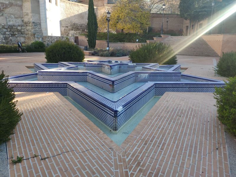 Madrid Private Tour - Star fountain in front of the Muslim wall