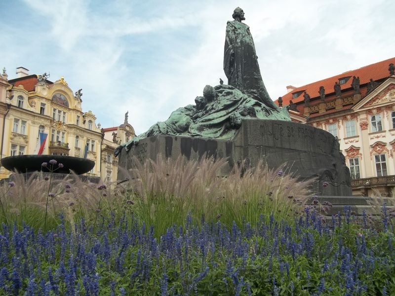 Prague Private Tour - John Huss memorial, Old Town Square