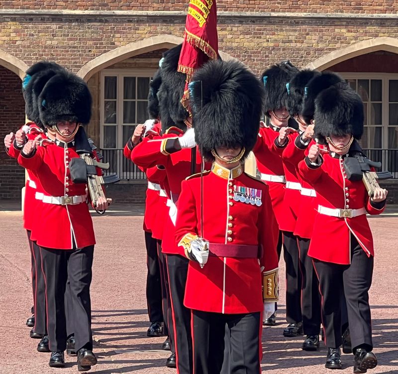 London Private Tour - We get the best views of the Guards at St James's Palace 