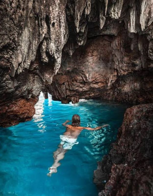 East Kalimantan Private Tour - Blue cave 