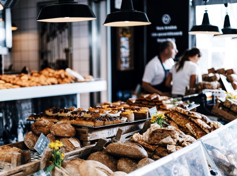 Amsterdam Private Tour - Dégustez l'essence du quartier Jordaan à Amsterdam dans ses cafés chaleureux, où une ambiance charmante rencontre des saveurs délicieuses, offrant une expérience authentique du café hollandais au cœur de ce quartier historique.