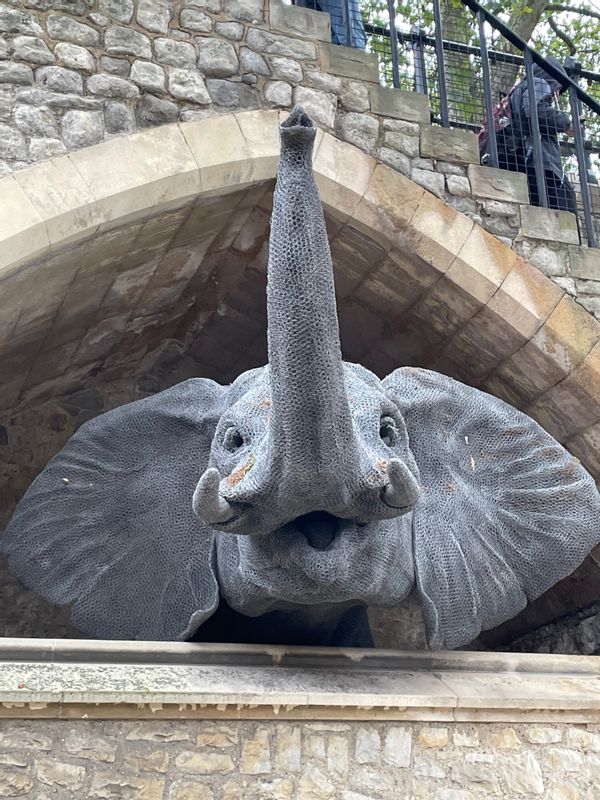 London Private Tour - The elephant in the room (part of the Royal Menagerie)