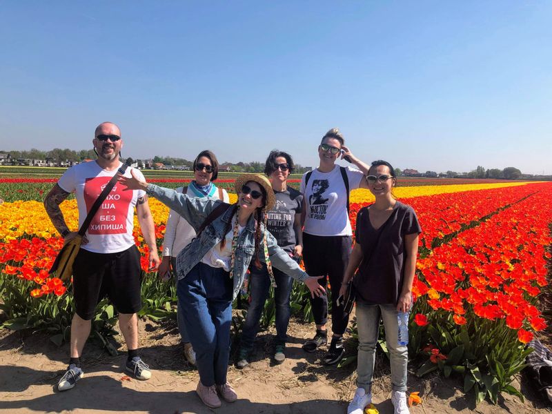 Amsterdam Private Tour - You will be driven to the park through a series of breathtakingly beautiful blooming fields. Be sure to take the best photos in the world amid this blossoming madness!