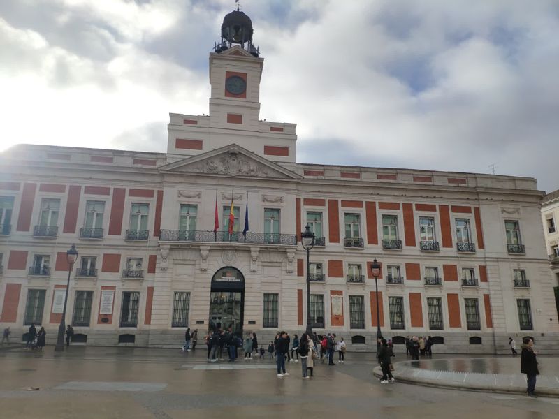 Madrid Private Tour - Did you know that tons of people come to the feet of this clock to welcome the new year?
