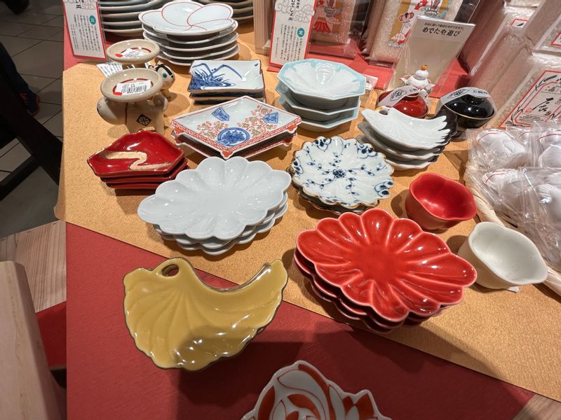 Tokyo Private Tour - Mame-zara,a small plate with Japanese traditional color and design.