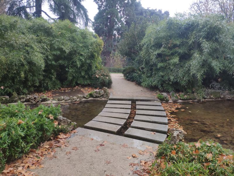 Madrid Private Tour - Its central maze is a perfect combination between water and woods