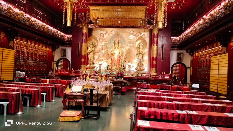 Singapore Private Tour - Buddha tooth temple