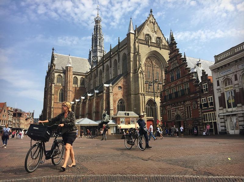 Haarlem Private Tour - We will talk about their connection to religion, about modern use of religious buildings, about aristocracy and also about modern art. We will tell you how Haarlem became one of the most important cities in the country and why there is "Harlem" in New-York!