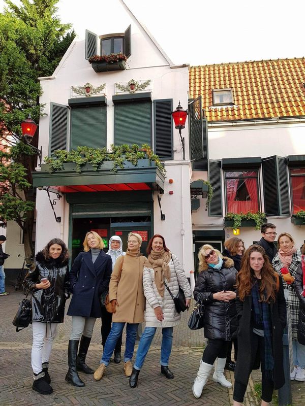 Haarlem Private Tour - We will visit magnificent mansions, which belonged to the richest merchants. In the modern time these are not only museums, but cute shops and lovely cafes. We will see the old weight chamber, cathedrals and the residence of the Knights Hospitallers. 