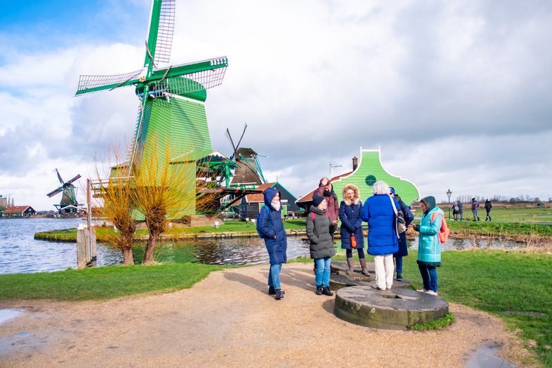 Amsterdam Private Tour - Strolling along a completely fabulous landscape, we will make a fascinating journey into the distant XVII century - the Golden Age of navigation, industry and art. 