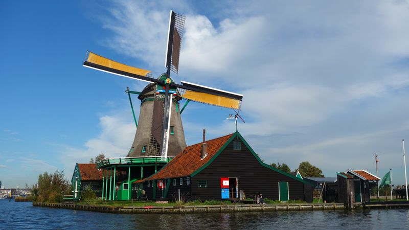 Amsterdam Private Tour - We'll learn what polders are and what secret knowledge and skills only the Dutch possess. 