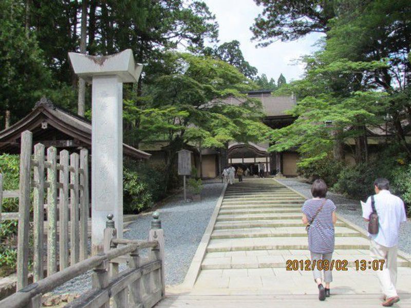 Osaka Private Tour - An approach to Kongobuji Temple