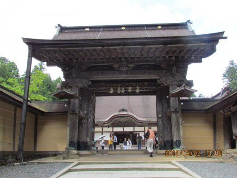 Osaka Private Tour - The gate of Kongobuji Temple