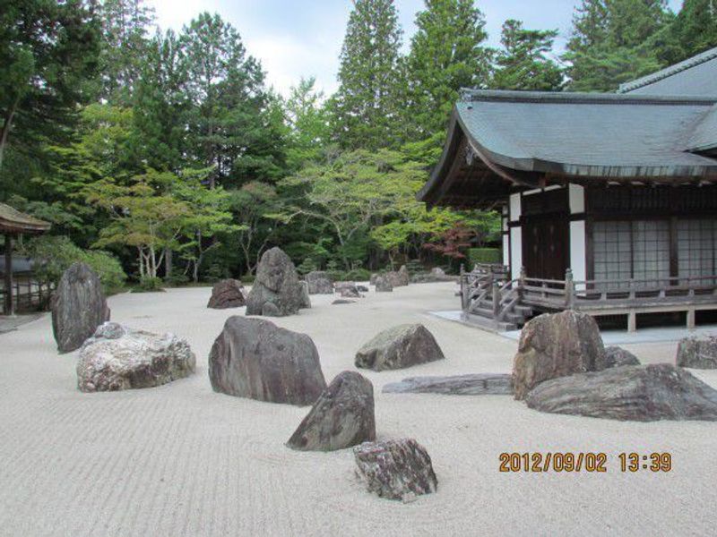 Osaka Private Tour - A rock garden called BANRYUTEI, the largest rock garden in Japan