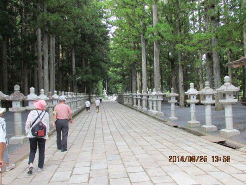 Osaka Private Tour - Nakanohasi leading to Okunoin