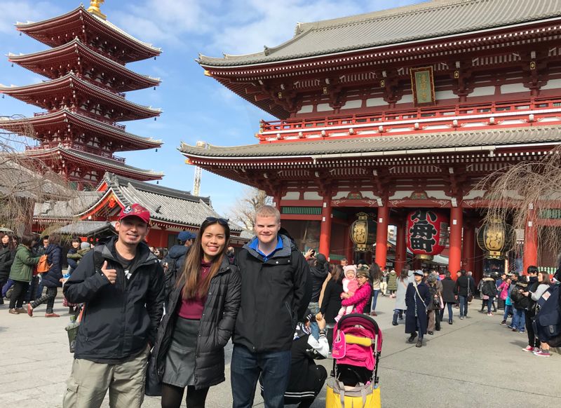 Tokyo Private Tour - with Guests at Seso-ji Temple in Asakusa