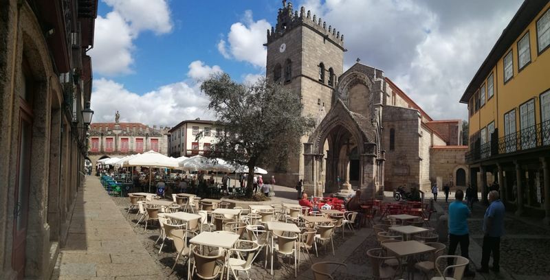 Porto Private Tour - Olive Square and Guimarães Cathedral