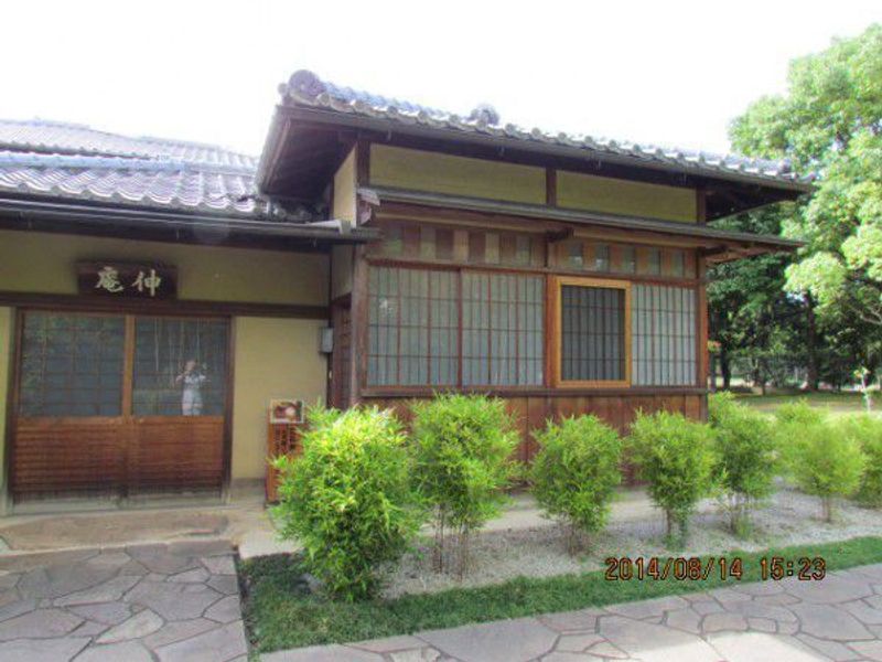 Osaka Private Tour - "Shin-an", a tea house, in Daisen Park