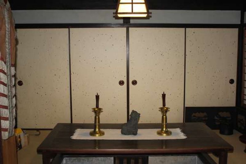Kyoto Private Tour - The Guest Room is decorated with charming objects.