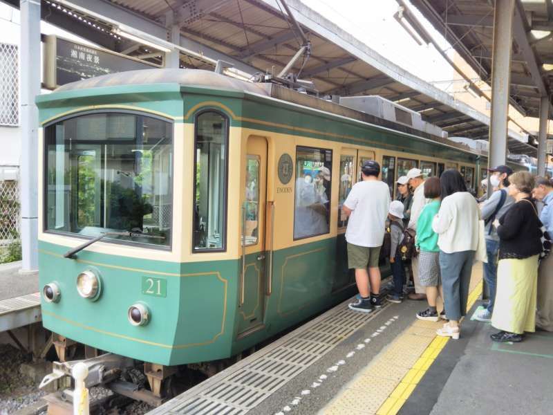 Kanagawa Private Tour - Enoden Seaside Train.