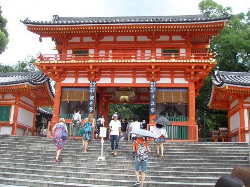 Kyoto Private Tour - Yasaka Shrine in Gion