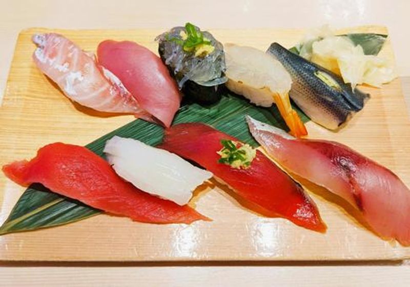 Tokyo Private Tour - Sushi at Tsukiji market