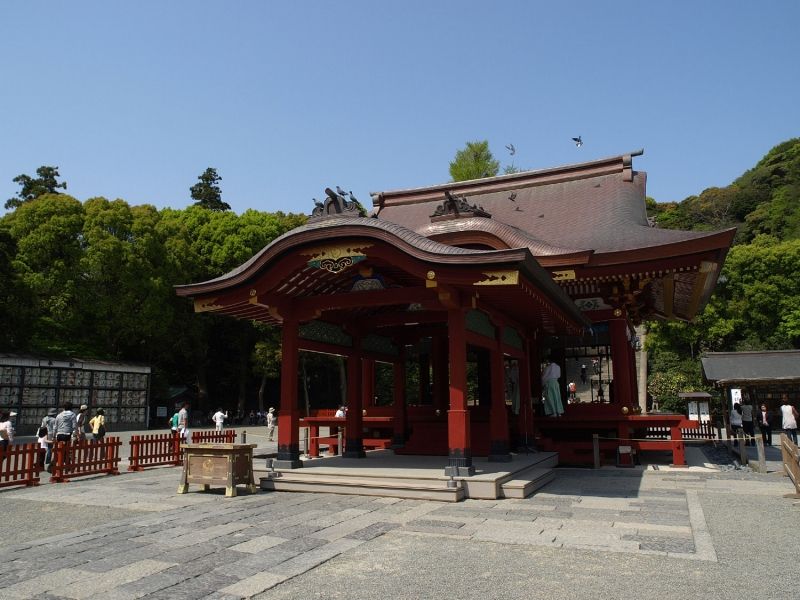 Tokyo Private Tour - A sacred dancing hall in Tsurugaoka Hachimangu Shrine.  Sacred dances by shrine maidens are offered to Shinto deities here in seasonal festivals.