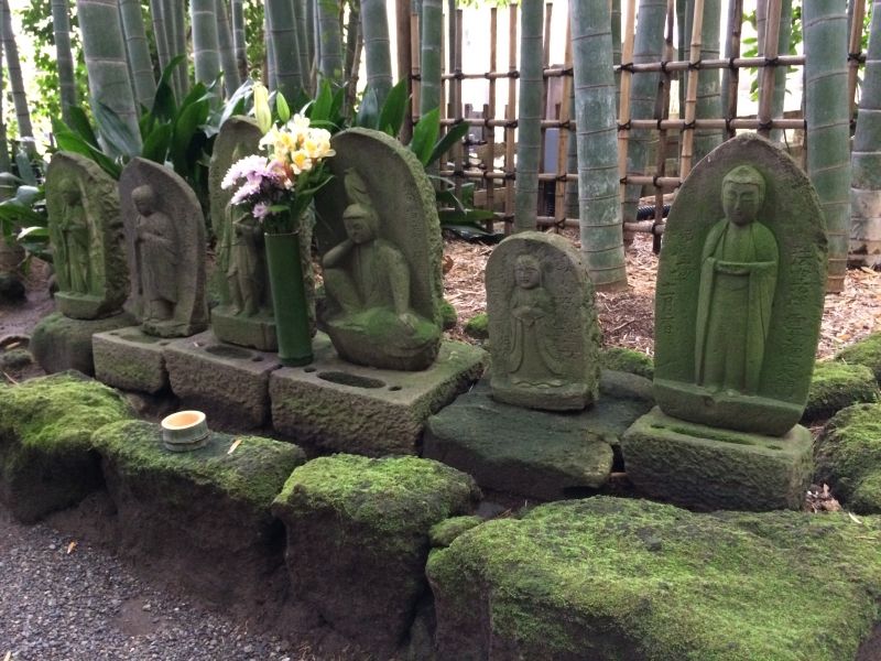 Tokyo Private Tour - Simple statues of Buddhist deities in the bamboo grove in Hokokuji.