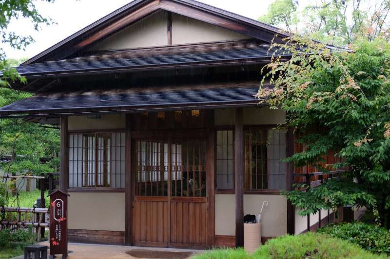 Shimizu Private Tour - Tea house adjacent to Momijiyama Japanese garden