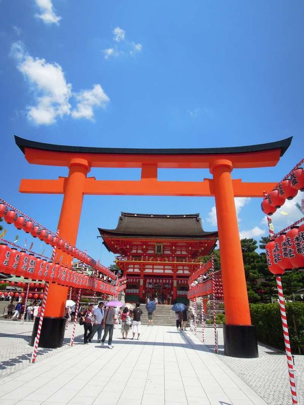Kyoto Private Tour - Fushimi Inari Grand Shrine, the headquarters of more than 30,000 inari shrines, which enshrine a deity of rice harvest. 