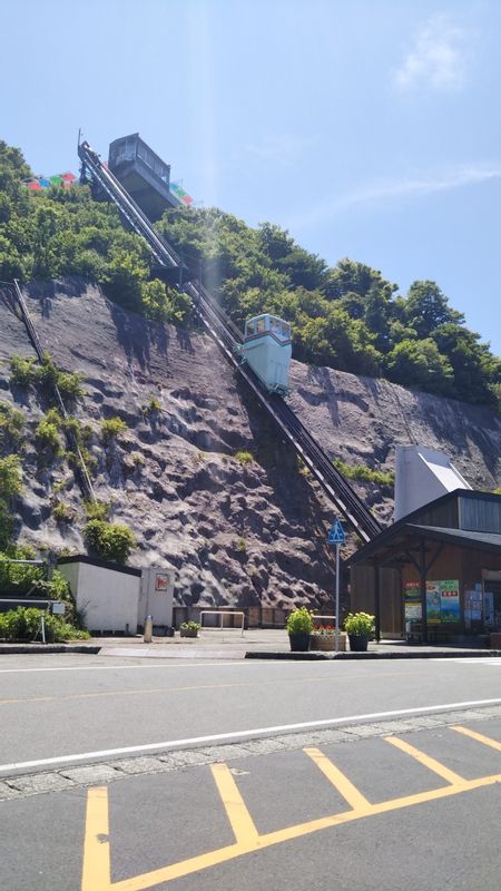 Niigata Private Tour - Climbing Car to go up and down on the steep slope.