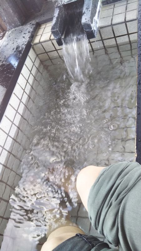 Niigata Private Tour - Natural hot spring foot bath. You will come to know why Japanese love ONSEN so much.